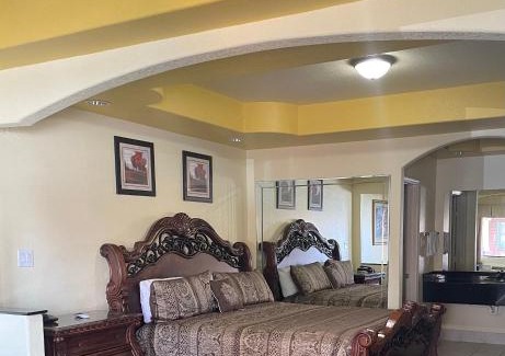 Willow Meadows/Willowbend Area Hotel | Raintree Inn and Suites