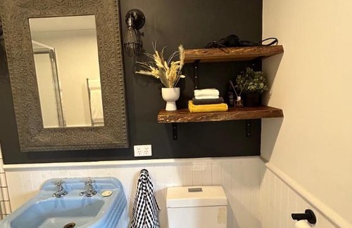 Cockatoo Cabin | Rainy Hill Retreat - The Cottage
