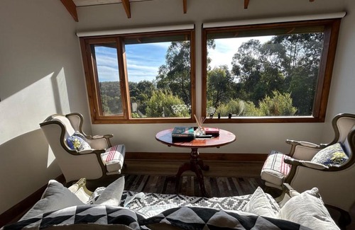 Cockatoo Cabin | Rainy Hill Retreat - The Loft