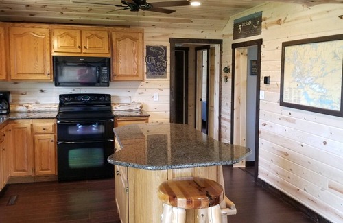 International Falls House | Rainy Lake Outpost on the shoreline of beautiful Rainy Lake