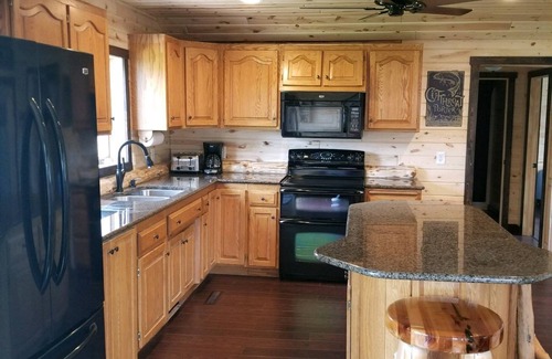International Falls House | Rainy Lake Outpost on the shoreline of beautiful Rainy Lake
