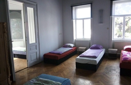 Pressbaum Apartment | Raisa Apartments PR4