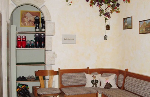 Tannheim Apartment | Raised ground floor No. 2 - Apartment house Wöber