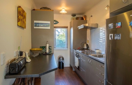 Ngaio Bay Cottage | Raisin Town - Marahau Bach