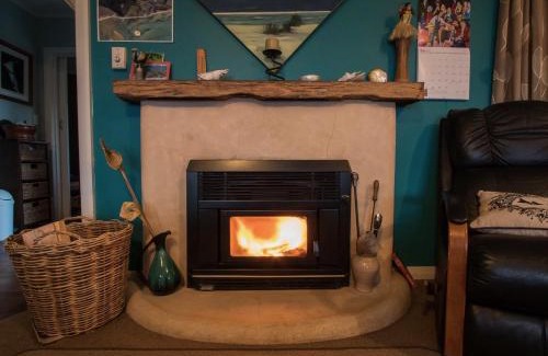 Marahau House | Raisin Town - Marahau Bach
