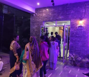 Sultanpur Hotel | Raj Hotel - Since 1960