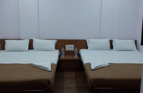 Kolhapur Hotel | Rajhuns Deluxe Lodging