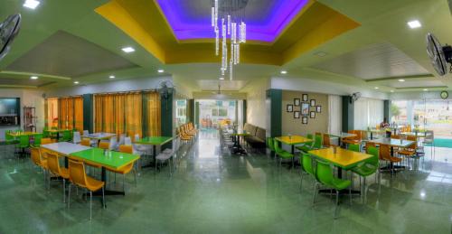 Vijayanagar 1st Stage Hotel | Rajmahal Inn