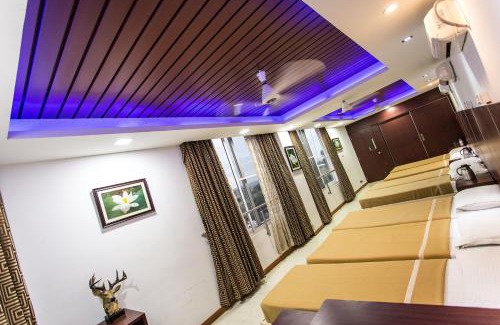 Vijayanagar 1st Stage Hotel | Rajmahal Inn