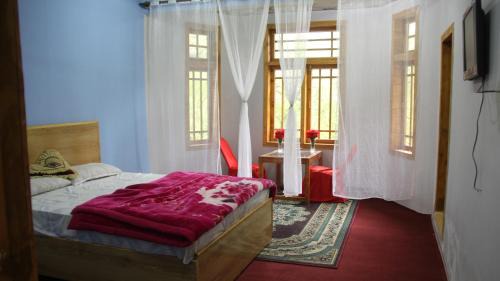 Gilgit House | Rakaposhi Amin Hotel & Restaurant Pissan Hunza Nagar Gilgit Baltistan