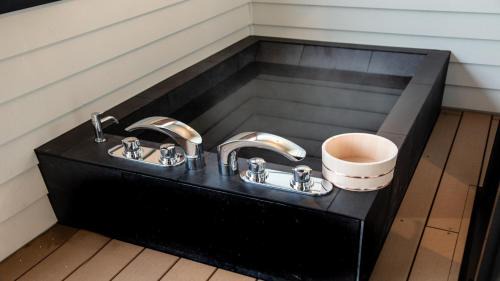 Kinugawa Onsen Apartment | Rakuten STAY MOTEL Nikko Kinugawa Garage Concept Room