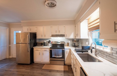 North Raleigh House | Raleigh Retreat~Dog Friendly Peaceful Location~Discounts for extended stay!