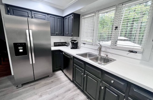 Umstead House | Raleigh Vacation Home- Minutes Away from RDU, Hiking Trails, and Restaurants!