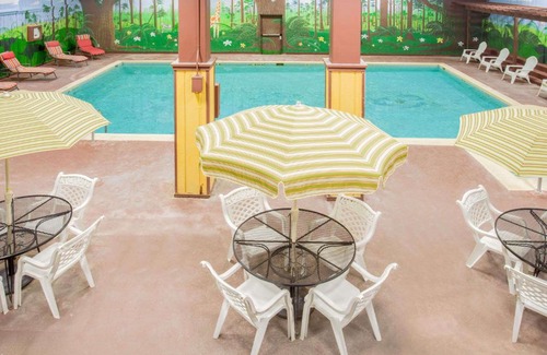 Angola Hotel | Ramada by Wyndham Angola/Fremont Area
