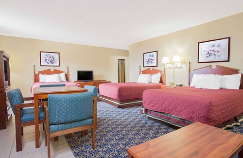 Angola Hotel | Ramada by Wyndham Angola/Fremont Area