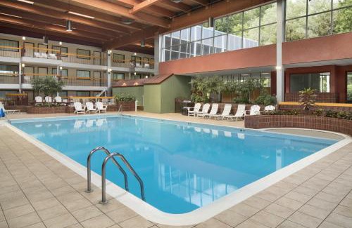 Racine Hotel | Ramada by Wyndham Beaver Falls