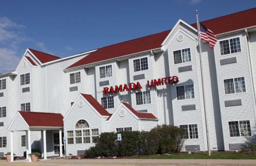 Bloomington Hotel | Ramada by Wyndham Bloomington I-55 and I-74 IL