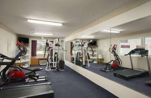 Bloomington Hotel | Ramada by Wyndham Bloomington I-55 and I-74 IL