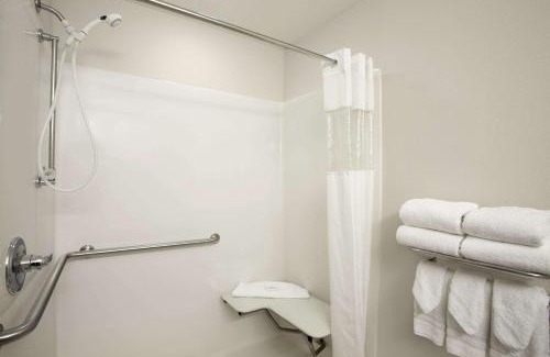 Bloomington Hotel | Ramada by Wyndham Bloomington I-55 and I-74 IL