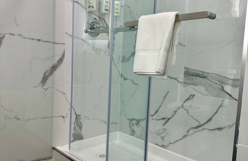 Crown Heights Hotel | Ramada By Wyndham Brooklyn Empire Blvd