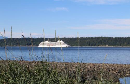 Campbell River Hotel | Ramada by Wyndham Campbell River