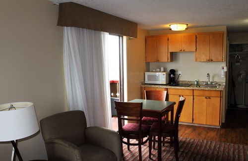 Campbell River Hotel | Ramada by Wyndham Campbell River