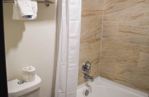 Fairview Park Hotel | Ramada by Wyndham Cleveland Airport West