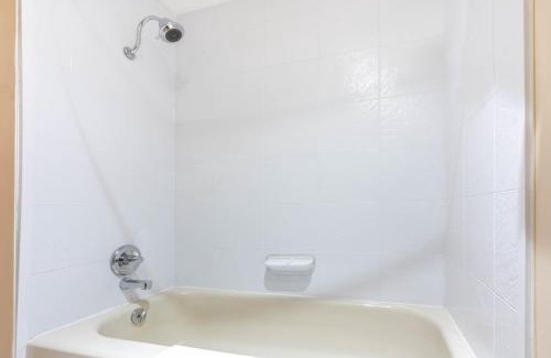 Coquitlam Hotel | Ramada by Wyndham Coquitlam
