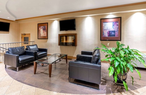 Coquitlam Hotel | Ramada by Wyndham Coquitlam