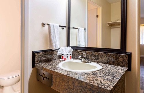 Coquitlam Hotel | Ramada by Wyndham Coquitlam