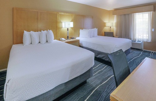 Downtown Hotel | Ramada by Wyndham Costa Mesa/Newport Beach