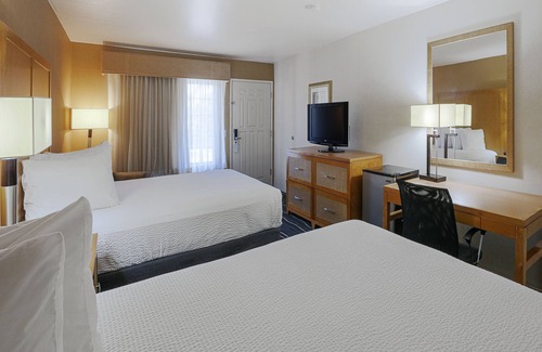Downtown Hotel | Ramada by Wyndham Costa Mesa/Newport Beach