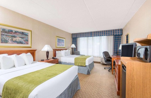 Cumberland Hotel | Ramada by Wyndham Cumberland Downtown