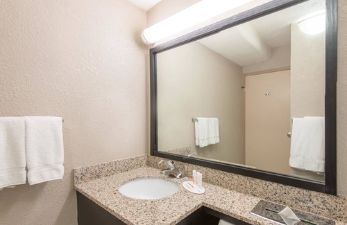 Cumberland Hotel | Ramada by Wyndham Cumberland Downtown