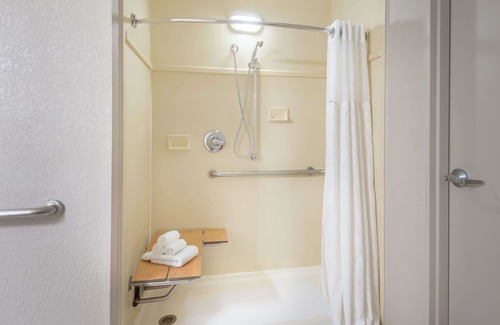 Cumberland Hotel | Ramada by Wyndham Cumberland Downtown
