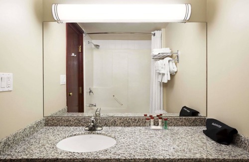 Edson Hotel | Ramada by Wyndham Edson