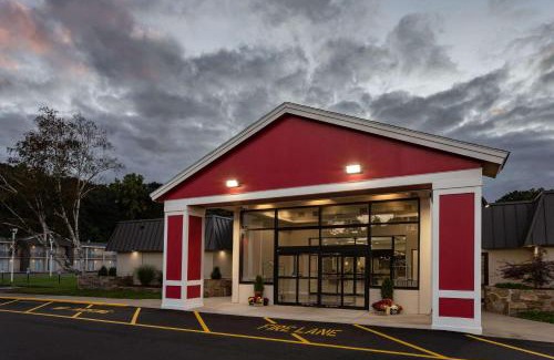Windsor Locks Hotel | Ramada by Wyndham Hartford North - Bradley Airport
