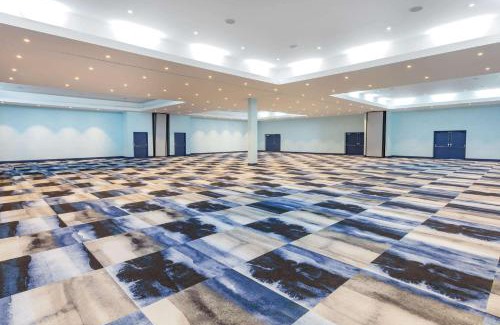 Windsor Locks Hotel | Ramada by Wyndham Hartford North - Bradley Airport