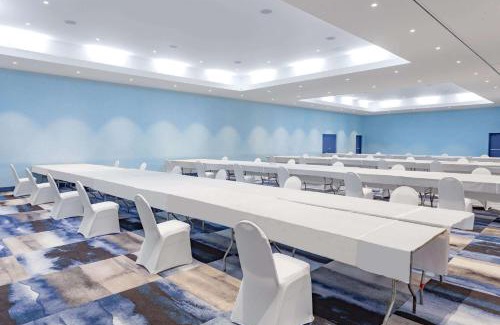 Windsor Locks Hotel | Ramada by Wyndham Hartford North - Bradley Airport