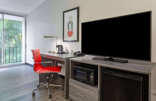 Windsor Locks Hotel | Ramada by Wyndham Hartford North/Bradley Airport