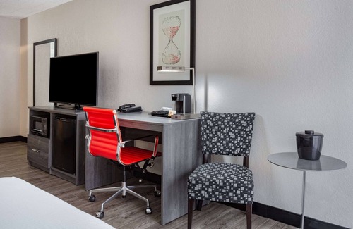 Windsor Locks Hotel | Ramada by Wyndham Hartford North/Bradley Airport