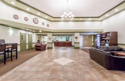 Hinton Hotel | Ramada by Wyndham Hinton