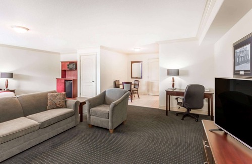 Hinton Hotel | Ramada by Wyndham Hinton