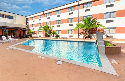 Houston Apartment | Ramada by Wyndham Houston Intercontinental Airport South