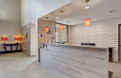 Westchase Hotel | Ramada by Wyndham Houston Westchase