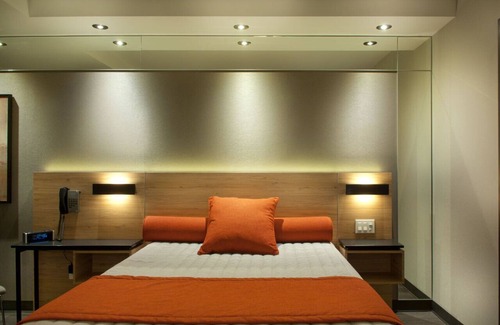 Laval Hotel | Ramada by Wyndham Laval