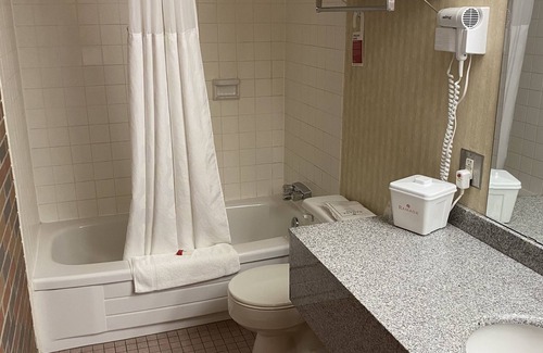 South Lethbridge Hotel | Ramada by Wyndham Lethbridge