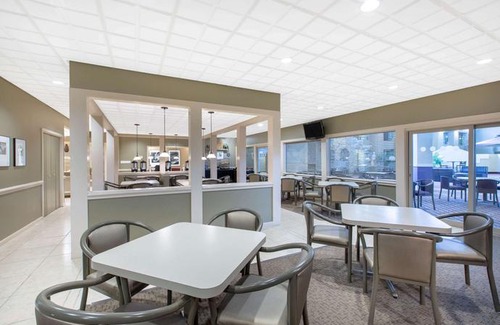 Grand Island Hotel | Ramada by Wyndham Midtown Grand Island