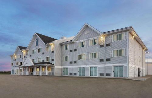 Miramichi Hotel | Ramada by Wyndham Miramichi New Brunswick