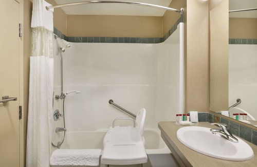 Regional District of Nanaimo Hotel | Ramada by Wyndham Nanaimo